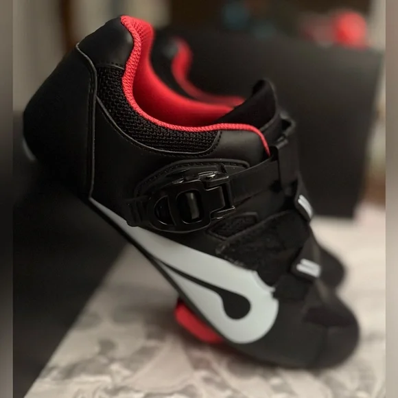 PELOTON CYCLING SHOES - Picture 6 of 14